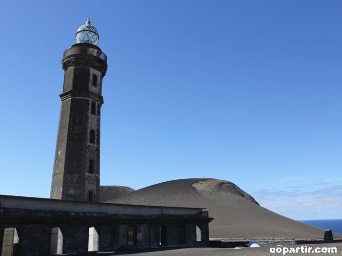 Le phare de Capelinhos (ile de Faial) © oopartir.com