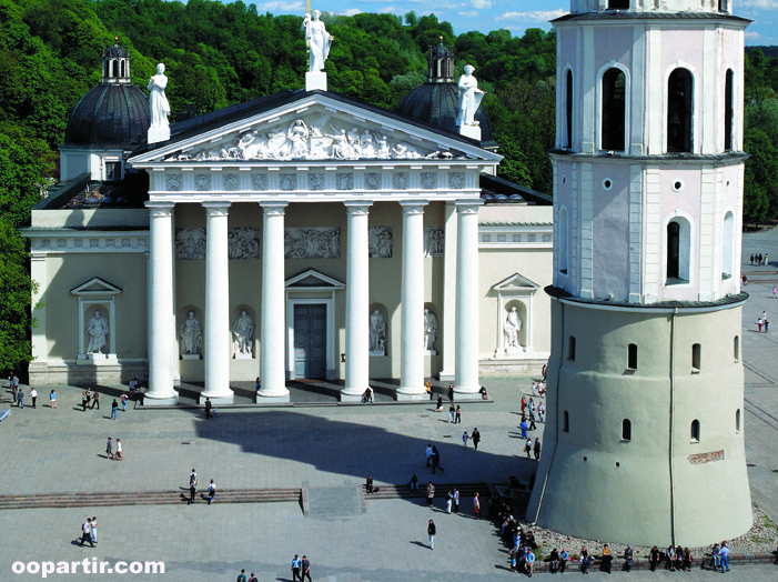 Vilnius, la place de la cathédrale  ©  infotourlituanie .fr