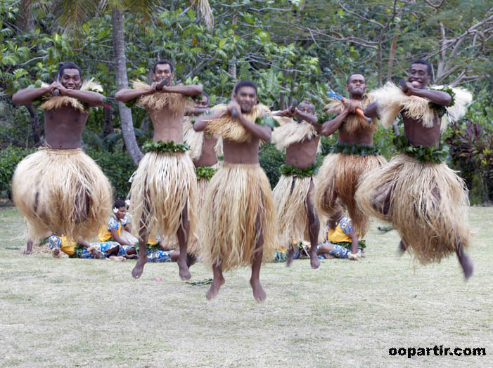 danses © McLennan-Fidji Tourism