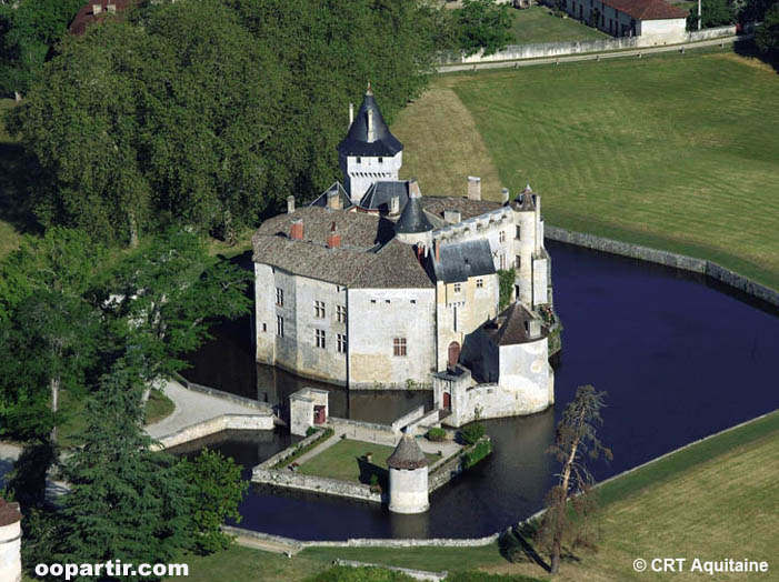 Château de La Brède, Montesquieu © CRT Aquitaine