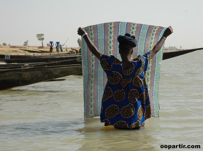 Sur les rives du fleuve Niger © Virginie Tremsal
