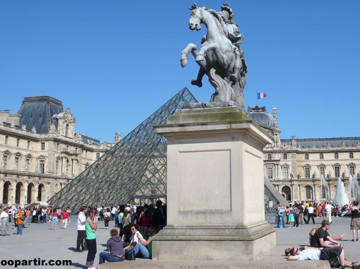 Pyramide du Louvre, Paris © oopartir.com 