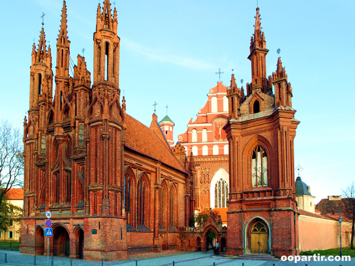 L'église Sainte Anne, Vilnius  ©  infotourlituanie .fr
