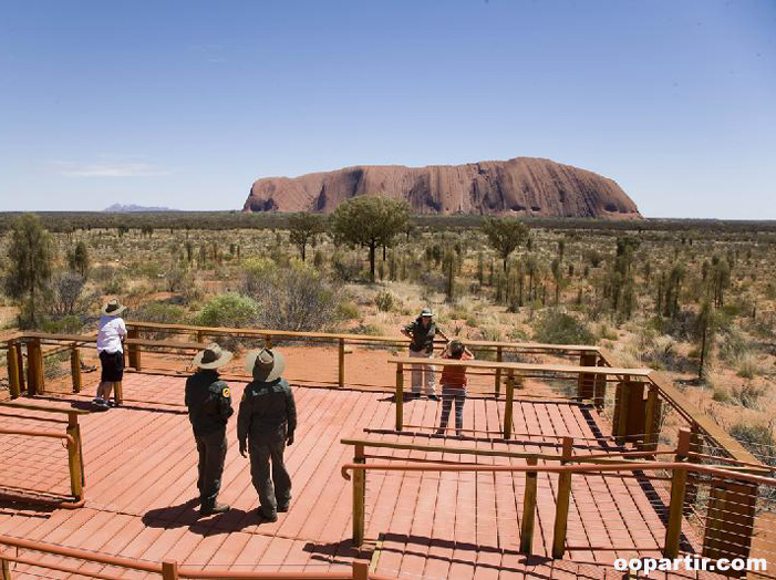 Uluru (Ayers Rock) © Tourism Australia